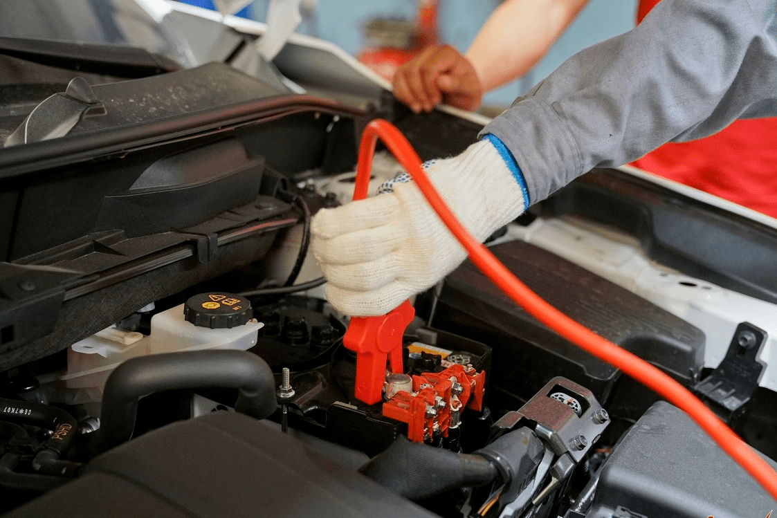 Tìm hiểu về dịch vụ cứu hộ ô tô hết ắc quy Ninh Bình